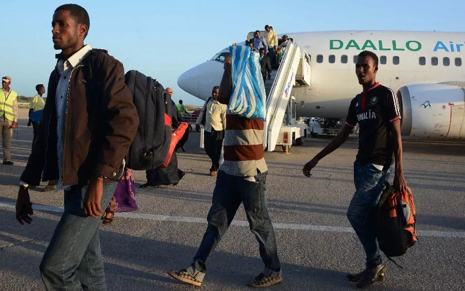 passengers disembark from a daalo airlines plane at mogadishu airport photo afp passengers disembark from a daalo airlines plane at mogadishu airport photo afp