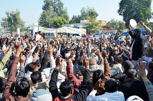 activist of pasban rickshaw union hold a demonstration in support of their demands outside dco office photo online