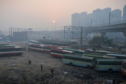 37 dead in india after bus plunges into river