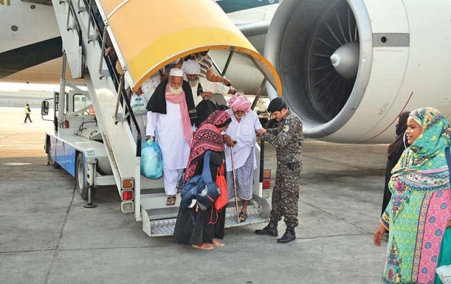 pilgrims disembark from a pia plane at islamabad airport photo online pilgrims disembark from a pia plane at islamabad airport photo online