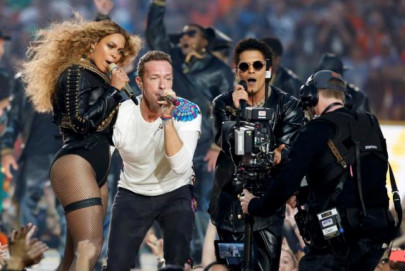 beyonce bruno mars heat up coldplay s super bowl halftime show