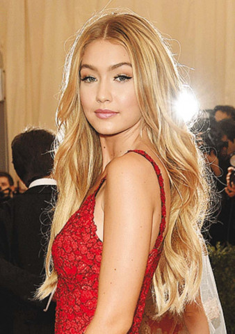 naomi made gigi practice her walk in a hotel lobby photo file naomi made gigi practice her walk in a hotel lobby photo file