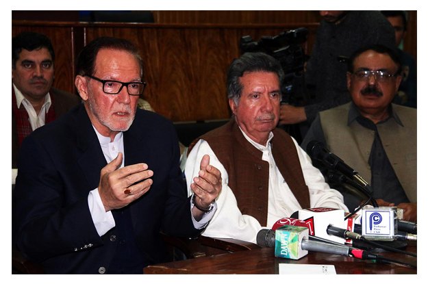 former federal minister salim saifullah khan talking to newsmen in peshawar photo online