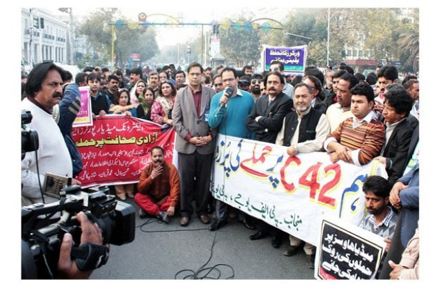 journalists hold a demonstration in support of their demands outside punjab assembly photo online journalists hold a demonstration in support of their demands outside punjab assembly photo online