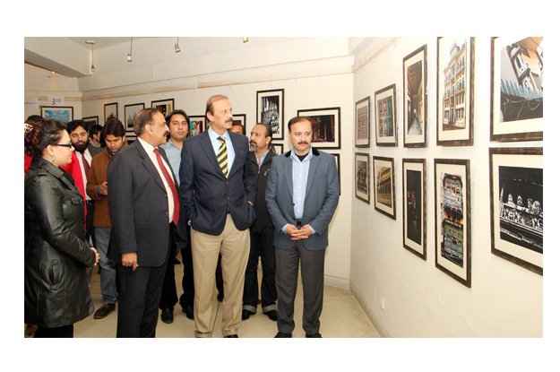 wcla director general kamran lashari visiting the gallery photo nni