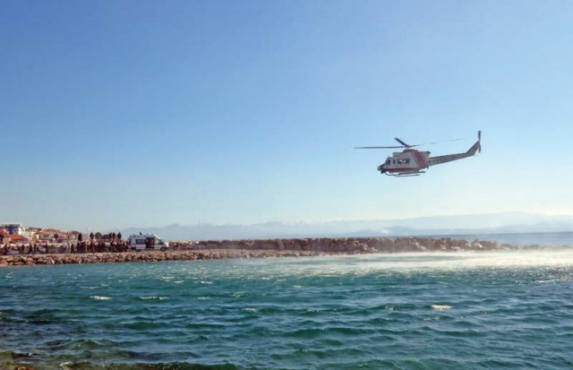 ambulance personnel ferry migrants rescued at sea by a helicopter to a waiting ambulance in balikesir photo afp ambulance personnel ferry migrants rescued at sea by a helicopter to a waiting ambulance in balikesir photo afp