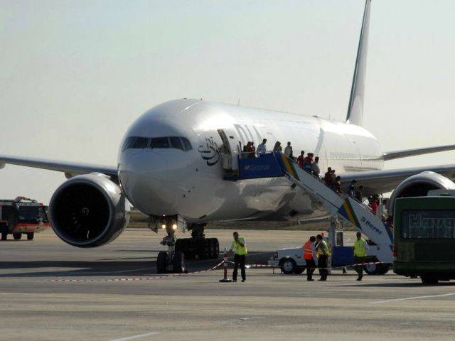 pia takes off after staff ends strike