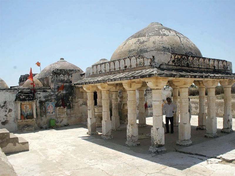 built by wealthy jains the place of worship has seen many ups and downs