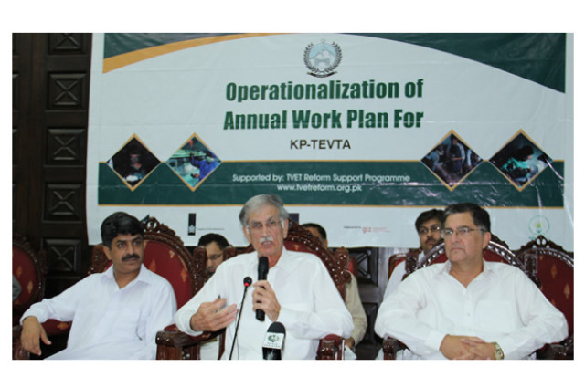 senator nauman wazir right with cm kpk at press conference photo tvetreform org pk