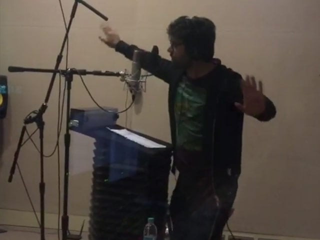tapping his thigh doing airplane arms the heartthrob has fun during 039 kapoor amp sons 039 dubbing session photo instagram tapping his thigh doing airplane arms the heartthrob has fun during 039 kapoor amp sons 039 dubbing session photo instagram