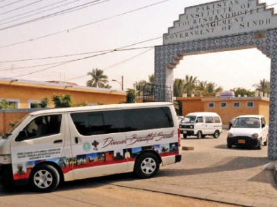hop on tourism dept bus and travel from kalachi to karachi hop on tourism dept bus and travel from kalachi to karachi