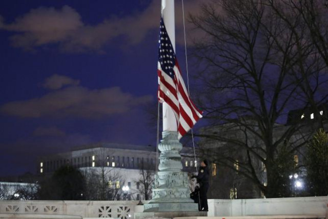 capitol hill police officers lower the us flag at the supreme court in washington dc after the death of us supreme court justice antonin scalia february 13 2016 photo reuters capitol hill police officers lower the us flag at the supreme court in washington dc after the death of us supreme court justice antonin scalia february 13 2016 photo reuters