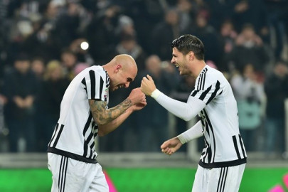 zaza strike downs napoli as juve go top