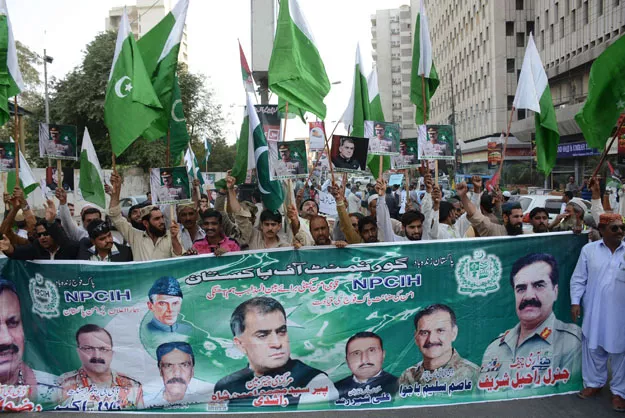 the participants shouted slogans expressing their admiration for sharif and demanded the government extend his service period photo online the participants shouted slogans expressing their admiration for sharif and demanded the government extend his service period photo online