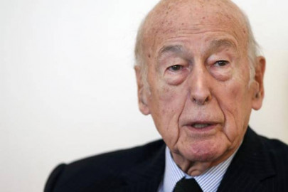 eu s elder statesmen to britain don t leave us now