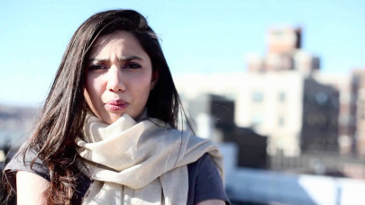 drop everything here s mahira s first look in raees drop everything here s mahira s first look in raees