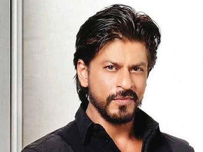 shah rukh s car pelted with stones