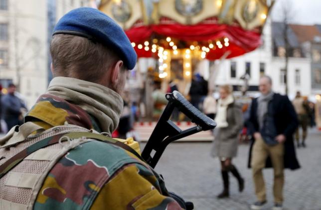 a belgian soldier patrols along 039 039 winter wonders 039 039 a christmas market in central brussels belgium december 24 2015 following tight security measures linked to the fatal attacks in paris photo reuters