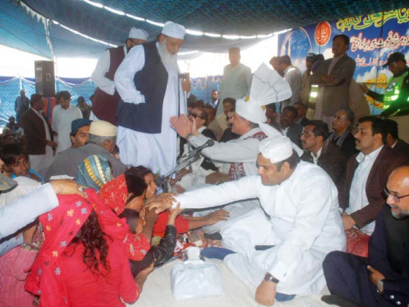 shah mehmood qureshi and devotees at the first day of the urs photo express