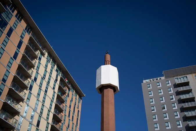 the spire of the islamic center of tucson which is next door to apartment buildings where hundreds of university of arizona students live some of those students have thrown trash on the mosque s property photo caitlin o 039 hara for the new york times