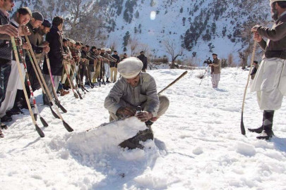 a game of kirik garr 10 teams participate in snow golf tournament