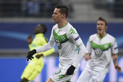 draxler double sees wolfsburg home against gent