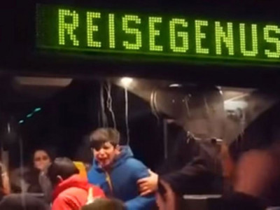 german mob tells refugees to go home