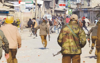 gunmen attack convoy in indian held kashmir two army personnel dead