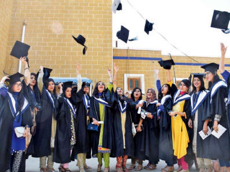around 358 students of bachelor s of medicine 93 of bachelor s of dental surgery 405 of nursing and 56 postgraduates received their academic degrees during the convocation photo online
