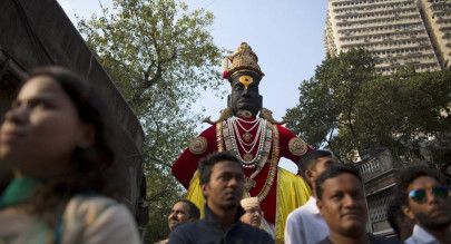 suspected militants kill hindu priest in bangladesh