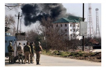 showdown in kashmir leaves up to 7 dead showdown in kashmir leaves up to 7 dead