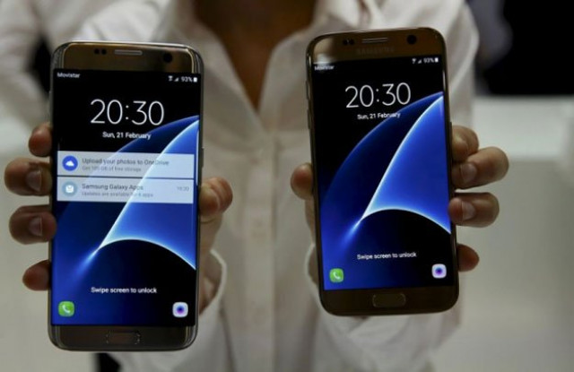 a woman displays new samsung s7 right and s7 edge smartphones after their unveiling ceremony at the mobile world congress in barcelona spain february 22 2016 photo reuters