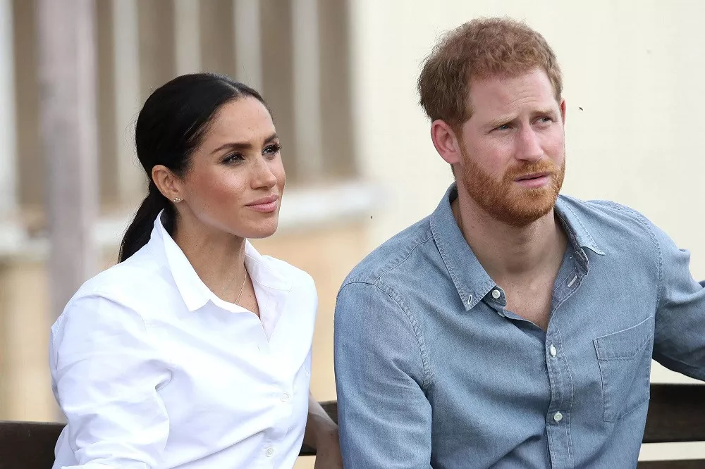 harry and meghan dismiss sun newspaper s apology for publishing offending column as pr stunt