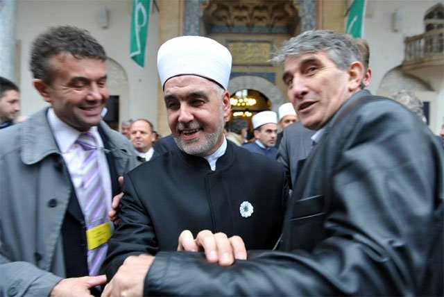 husein kavazovic c pictured on november 15 2012 urged authorities to act after he was threatened by a presumed islamic state group member following his denunciation of extremism photo afp husein kavazovic c pictured on november 15 2012 urged authorities to act after he was threatened by a presumed islamic state group member following his denunciation of extremism photo afp