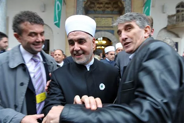 husein kavazovic c pictured on november 15 2012 urged authorities to act after he was threatened by a presumed islamic state group member following his denunciation of extremism photo afp husein kavazovic c pictured on november 15 2012 urged authorities to act after he was threatened by a presumed islamic state group member following his denunciation of extremism photo afp