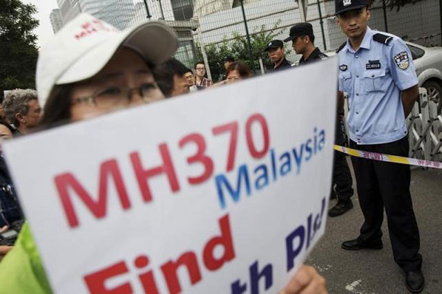 if successful total pay outs could reach into the quot hundreds of millions quot of dollars said joseph wheeler an australian attorney who is seeking an out of court settlement for four malaysian next of kin before the deadline photo reuters if successful total pay outs could reach into the quot hundreds of millions quot of dollars said joseph wheeler an australian attorney who is seeking an out of court settlement for four malaysian next of kin before the deadline photo reuters
