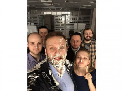 russian opposition leader navalny hit by cake attack russian opposition leader navalny hit by cake attack