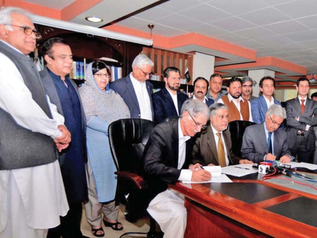 k p cm pervaiz khattak and power minister khawaja asif sign mou photo inp k p cm pervaiz khattak and power minister khawaja asif sign mou photo inp