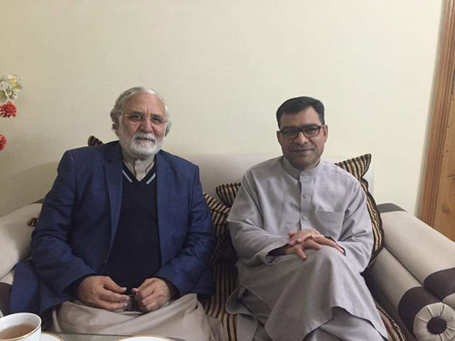 sayed fazlullah wahidi with afghan counsel general dr abdullah waheed poyan at his residence in peshawar photo afghan consulate peshawar facebook