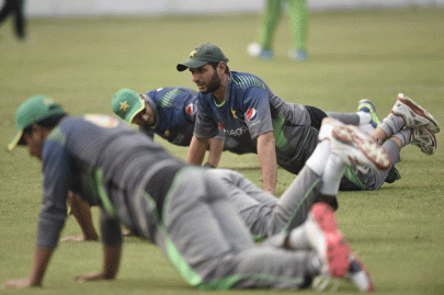pakistan india players ignore each other during asia cup training