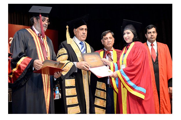 punjab governor rafique rajwana awarding degrees to successful students at gcu convocation photo nni