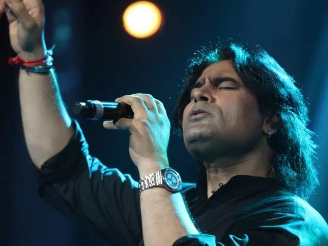 singer admits that his fame hit high after he ventured across the border photo pakistan360degrees singer admits that his fame hit high after he ventured across the border photo pakistan360degrees
