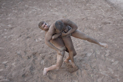 pakistani wrestlers fight neglect to carry tradition on