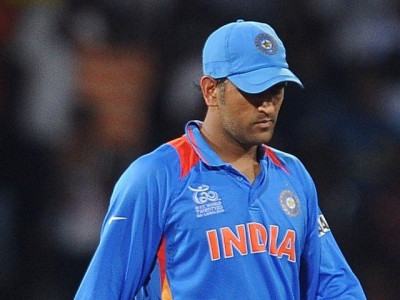 india s dhoni questions earpiece use by umpires india s dhoni questions earpiece use by umpires