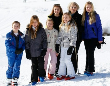 dutch princess breaks leg in austria ski accident