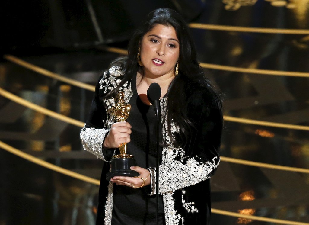 sharmeen obaid chinoy poses with her oscar for best documentary short subject quot a girl in the river the price of forgiveness on february 28 2016 photo reuters