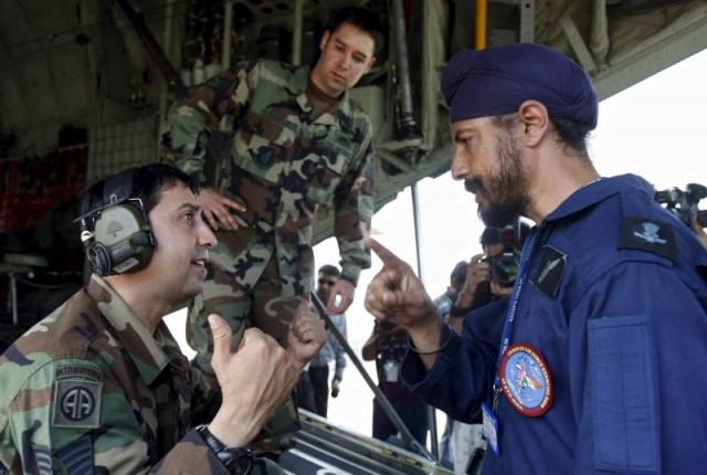 an officer r of indian air force iaf special forces quot garuds quot talks with a us air force quot special operation forces quot officer during 039 cope india 09 039 a joint exercise between the iaf and the us air force in the northern city of agra india in october 2009 photo reuters an officer r of indian air force iaf special forces quot garuds quot talks with a us air force quot special operation forces quot officer during 039 cope india 09 039 a joint exercise between the iaf and the us air force in the northern city of agra india in october 2009 photo reuters