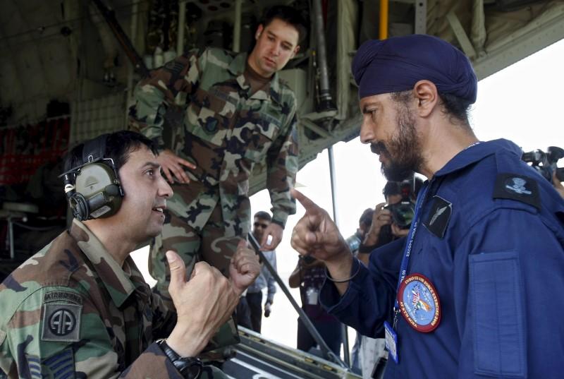 an officer r of indian air force iaf special forces quot garuds quot talks with a us air force quot special operation forces quot officer during 039 cope india 09 039 a joint exercise between the iaf and the us air force in the northern city of agra india in october 2009 photo reuters