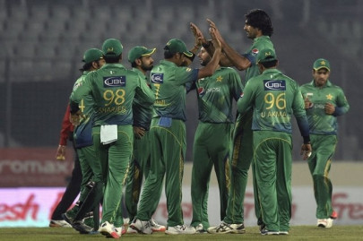 malik umar guide pakistan to seven wicket win over uae