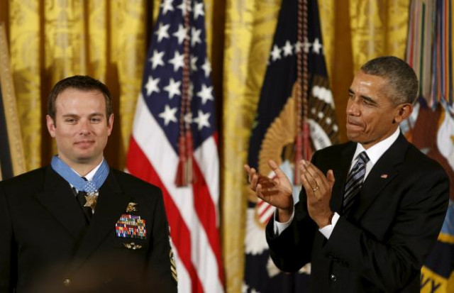 u s president barack obama r applauds after awarding the medal of honor to u s navy senior chief special warfare operator edward byers during a ceremony at the white house in washington february 29 2016 photo reuters u s president barack obama r applauds after awarding the medal of honor to u s navy senior chief special warfare operator edward byers during a ceremony at the white house in washington february 29 2016 photo reuters